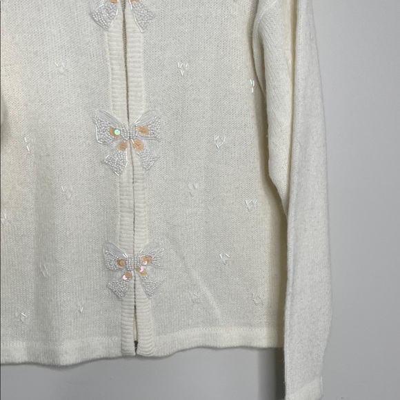 Elegant White Sweater with Butterfly Embellishments - Picture 3 of 6